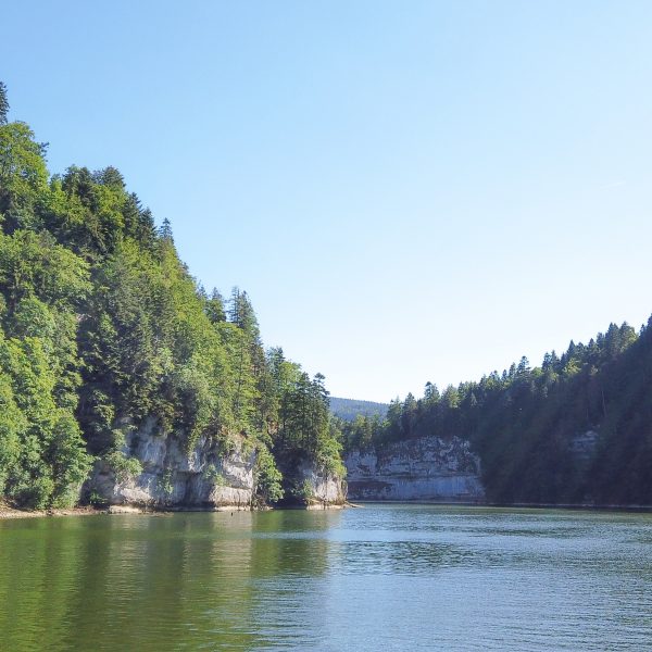 Bassins du Doubs Saut du Doubs, vallée Pays Horloger eau falaises