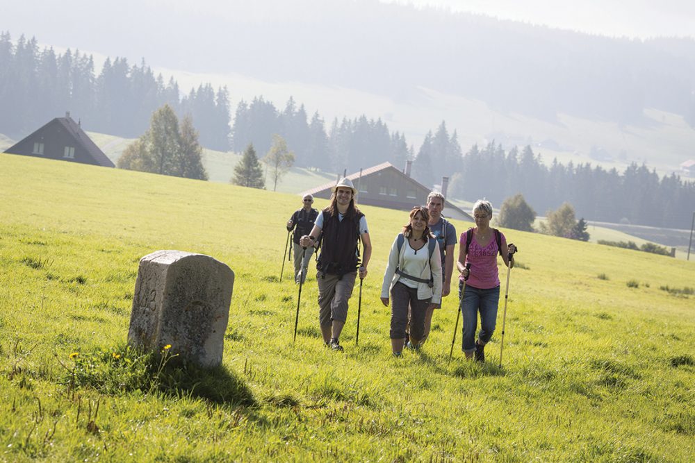 chemins de la contrebande franco suisse randonnée pays horloger jura