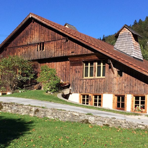 ferme tuyé cheminée architecture typique haut doubs jura pays horloger