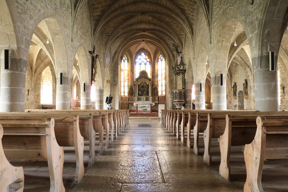 eglise intérieure le bizot pays horloger doubs jura