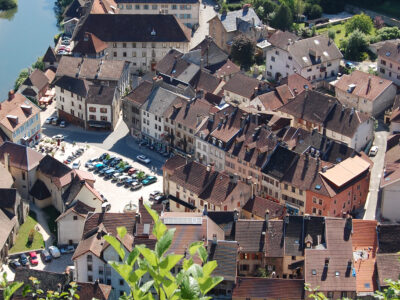 Saint-Hippolyte vue centre bourg patrimoine cité de caractère pays horloger doubs jura visite