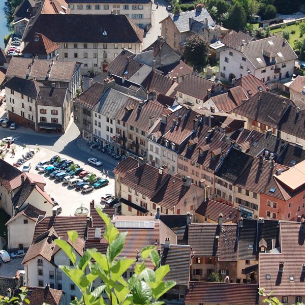 Saint-Hippolyte vue centre bourg patrimoine cité de caractère pays horloger doubs jura visite