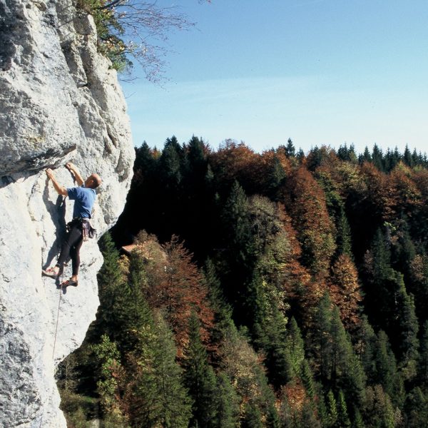 climbing the cindered cliff pays horloger Doubs Jura topo