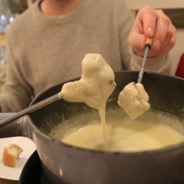 fondue au morbier fromage apprécier l'hiver restaurant spécialité