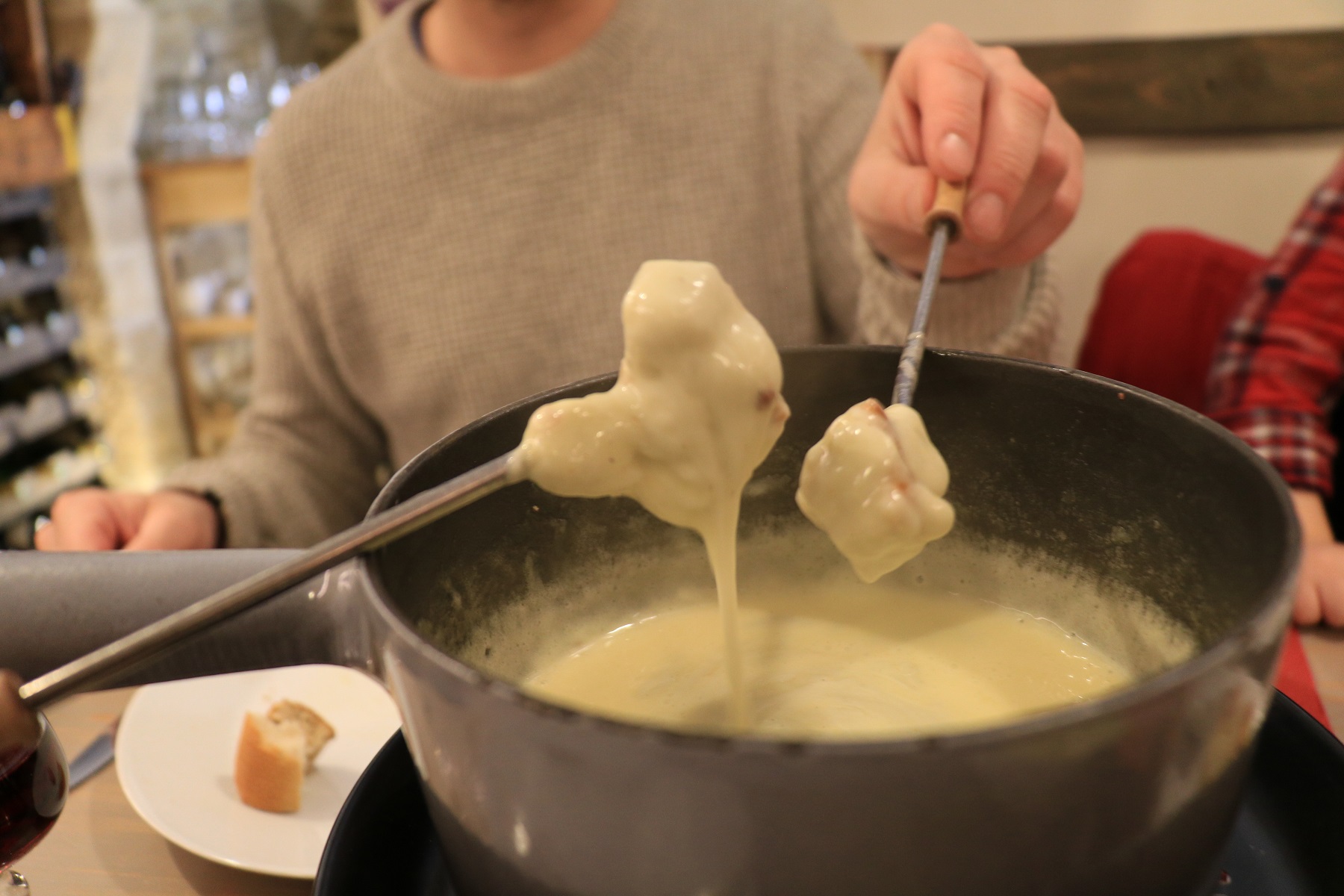 Comment faire une bonne fondue au comté Pays Horloger Tourisme