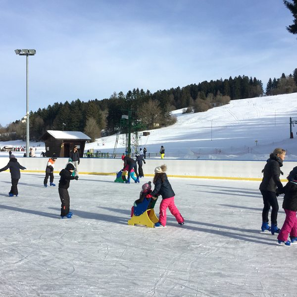 ice rink skating winter ice snow combe saint pierre pays horloger Doubs Jura
