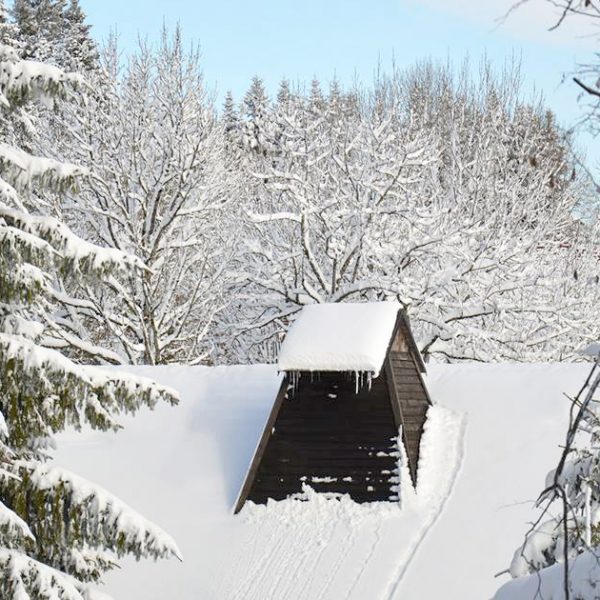 fermes comtoises tuyés typique montagnes du jura cheminée pays horloger doubs