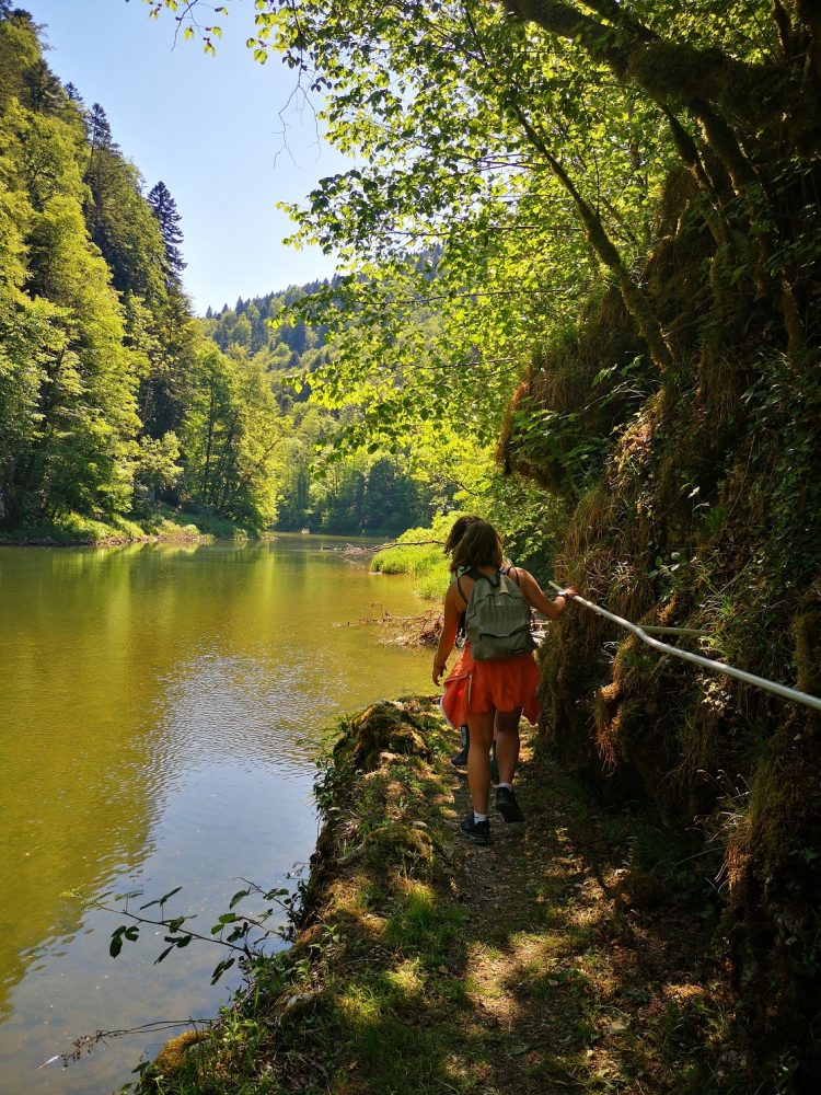 hiking, banks of the Doubs, Roche Chevals, pays horloger Doubs Jura