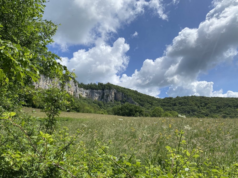 Wandeling naar de grot Roche Saint Hippolyte pays horloger Doubs-Jura