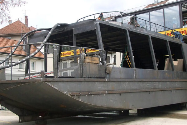 chantier naval bateau construction villers pays horloger jura