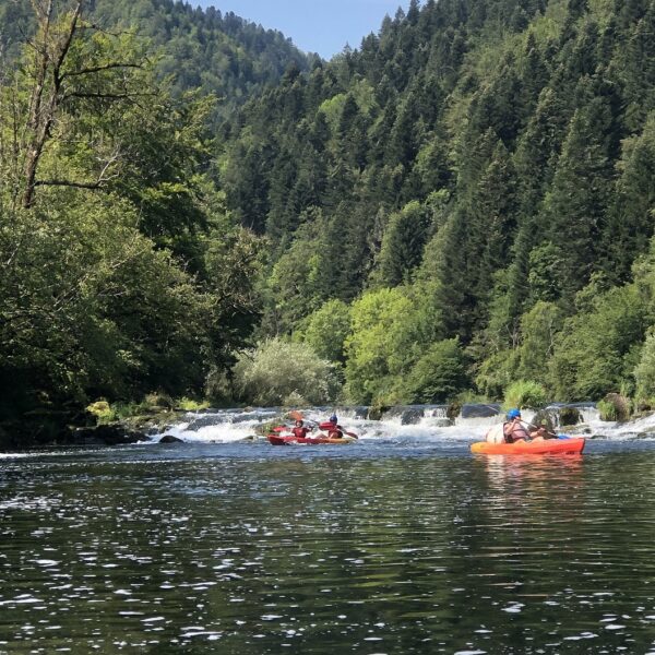 activités avec l'eau canoe doubs locations goumois famille pays horloger jura