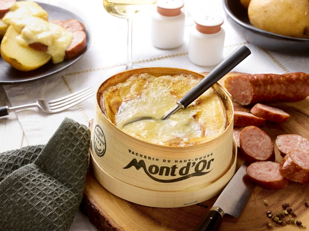 Mont d'Or fromage recette boîte chaude avec saucisse de Morteau
