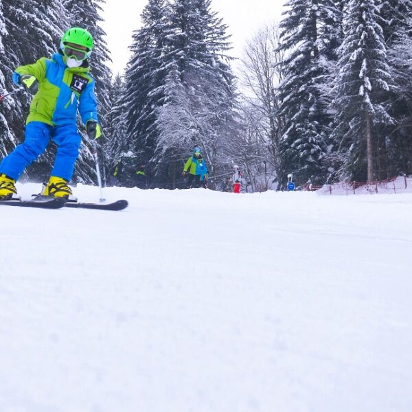 ski de descente ski alpin neige hiver pays horloger enfants jura