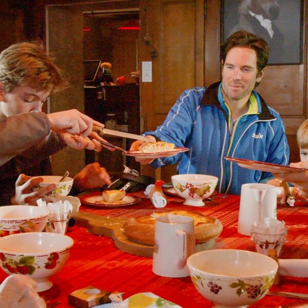 restaurants family cleaning cake après-ski mountain pays horloger Louisots farm inn