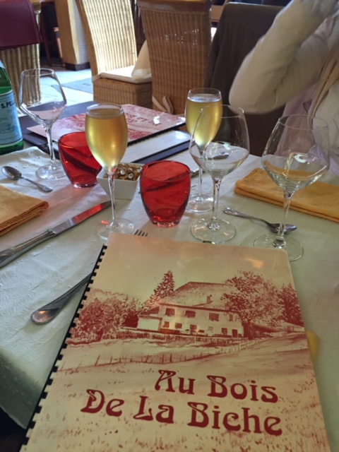Restauranttisch aus Hirschholz pays horloger