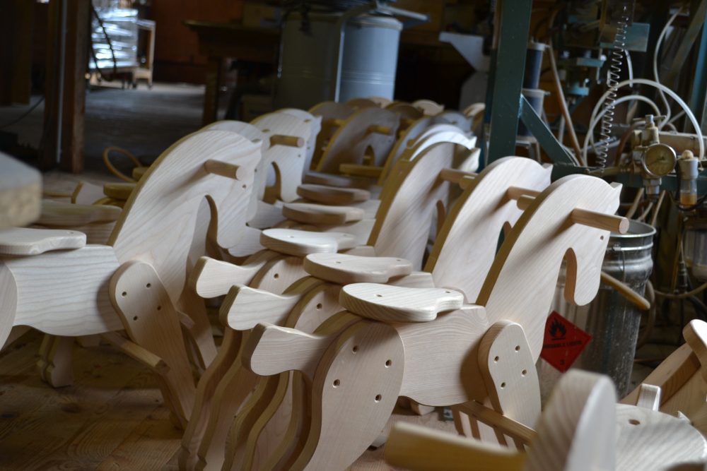 atelier bois cheval noel sauge pays horloger