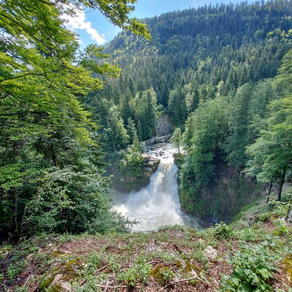 saut du doubs cascade pays horloger