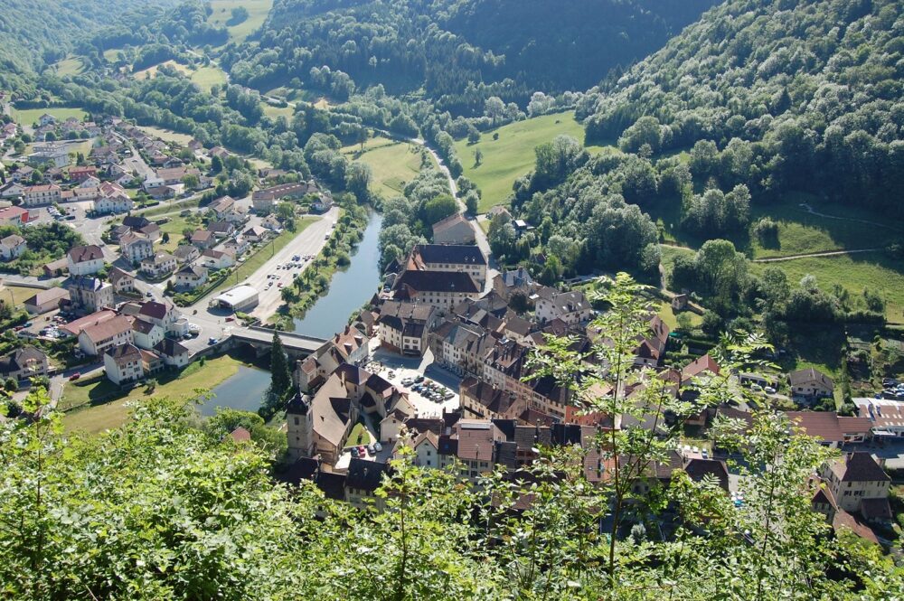 villages de caractère cité bourg saint hippolyte patrimoine pays horloger