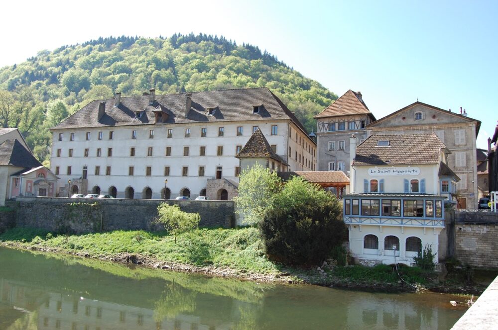 villages de caractère cité bourg saint hippolyte patrimoine pays horloger