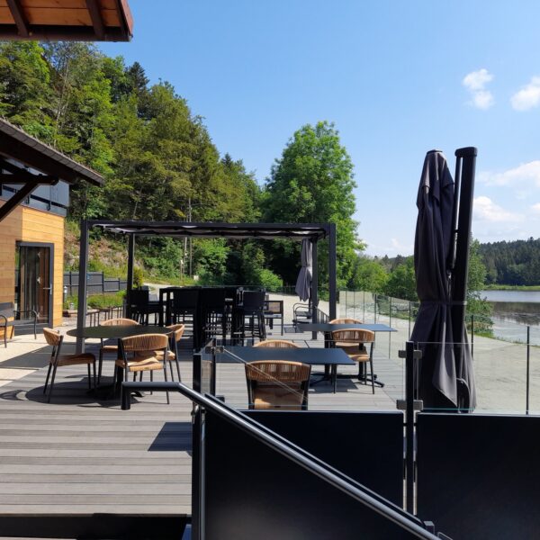 terrasse restaurant ETang du moulin bonnetage pays horlogre été