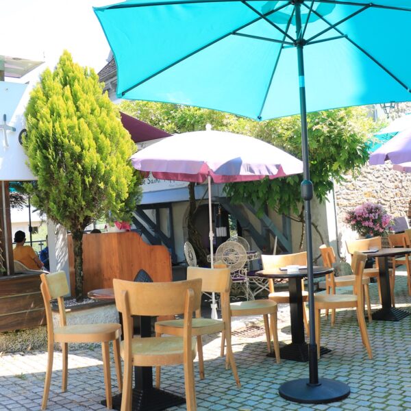 LeSaintHippolyte©elisepourny (16)r zomerrestaurantterras in Saint-Hippolyte pays horloger