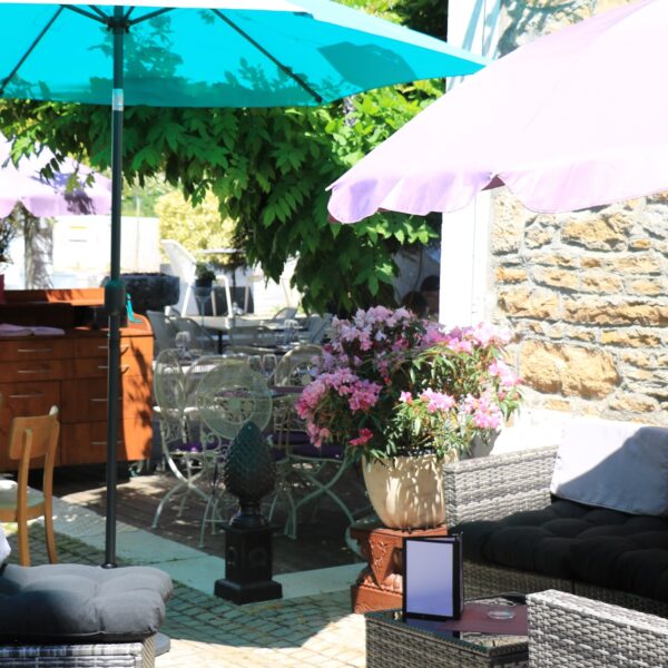 LeSaintHippolyte©elisepourny (19)r zomerrestaurantterras in Saint-Hippolyte pays horloger