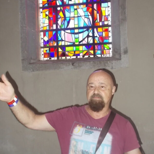 église des Bréseux vitraux Manessier visite guidée josé sorribez pays horloger