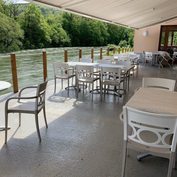 terrasse restaurant rives du doubs pays horloger