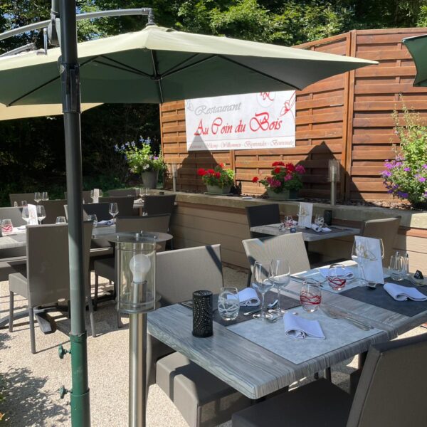 restaurant manger terrasse coin du bois pays horloger