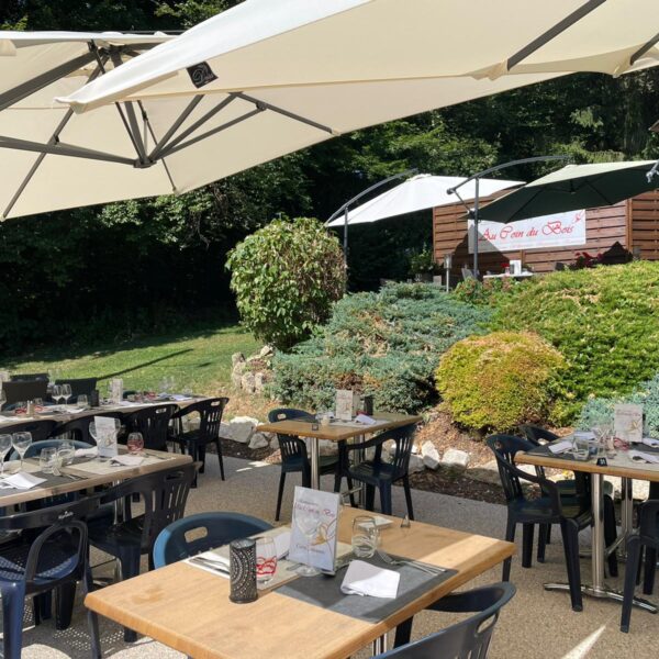 restaurant manger terrasse coin du bois pays horloger