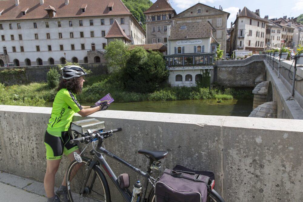 cycliste saint hippolyte vélo GTJ itinérance pays horloger pnr doubs