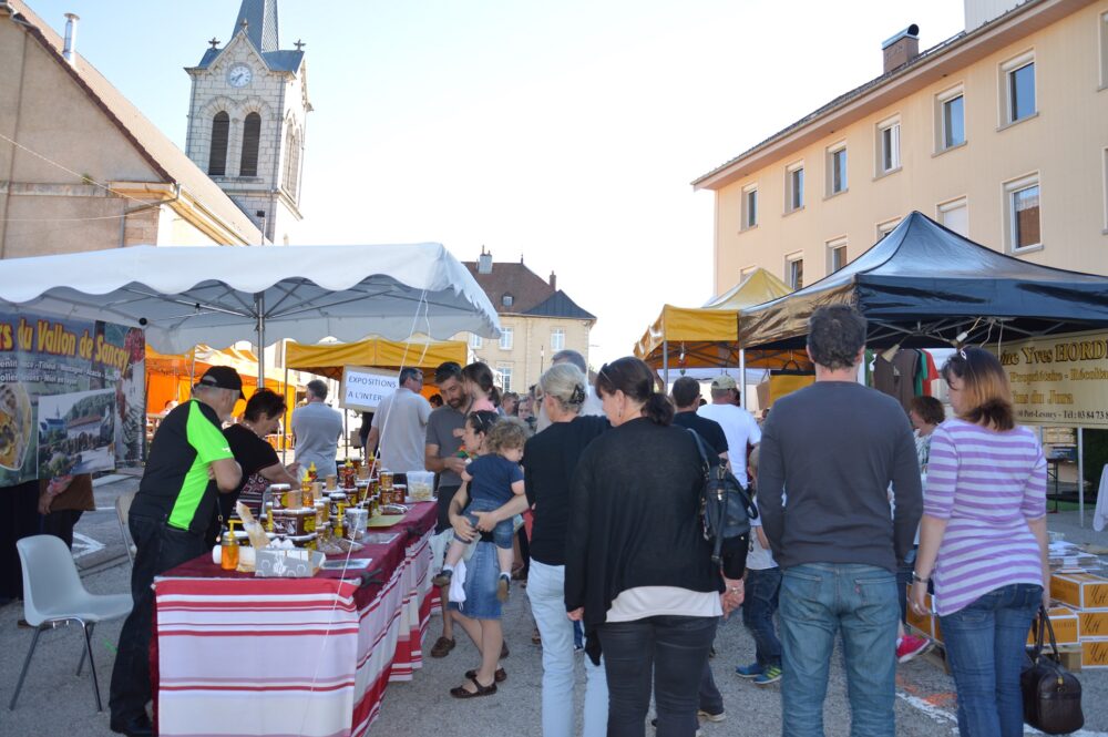 nachtmarkt Pays Horloger zomerstands