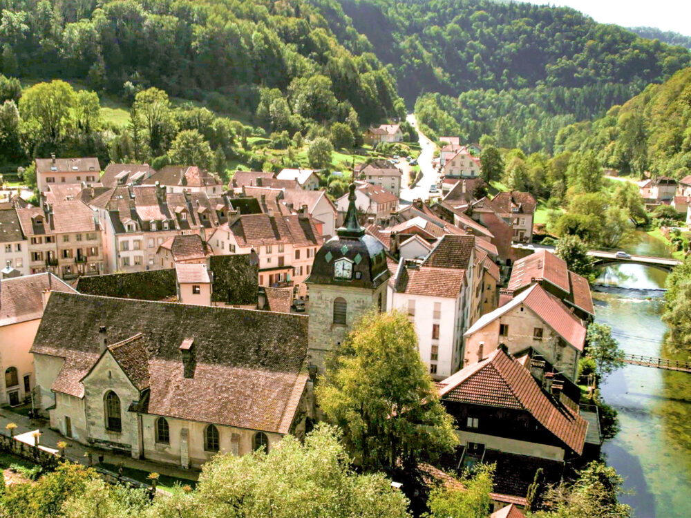 Saint-Hippolyte centre patrimoine rivière pays horloger