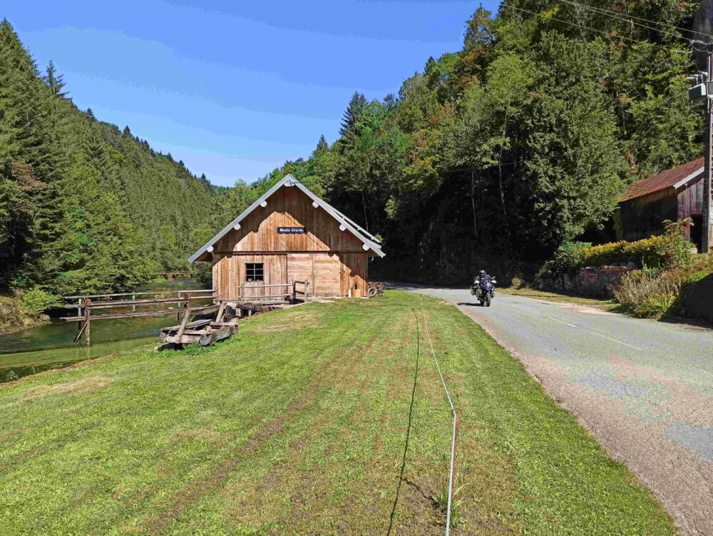 motard vallée dessoubre road trip moto pays horloger