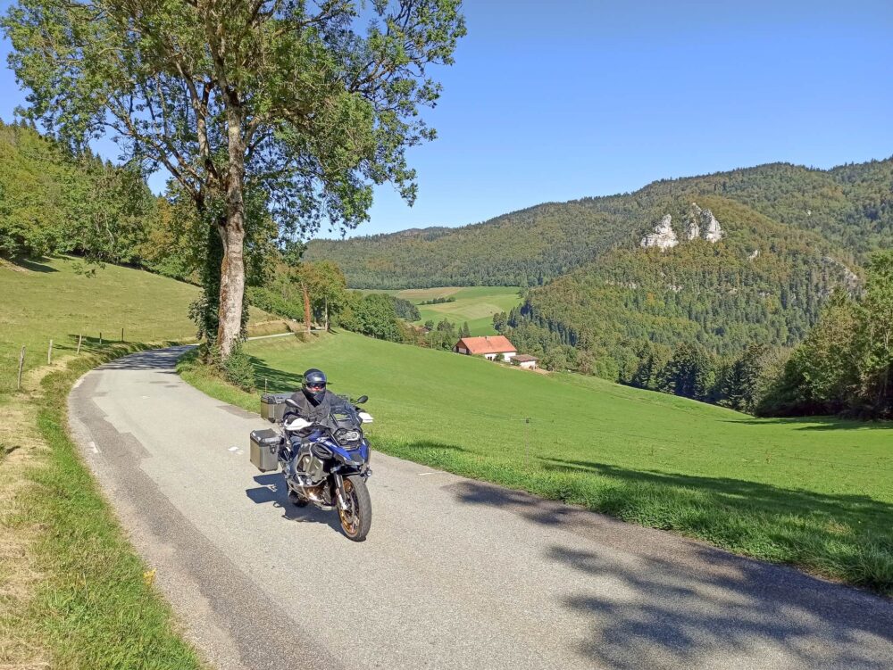 motard road trip moto pays horloger