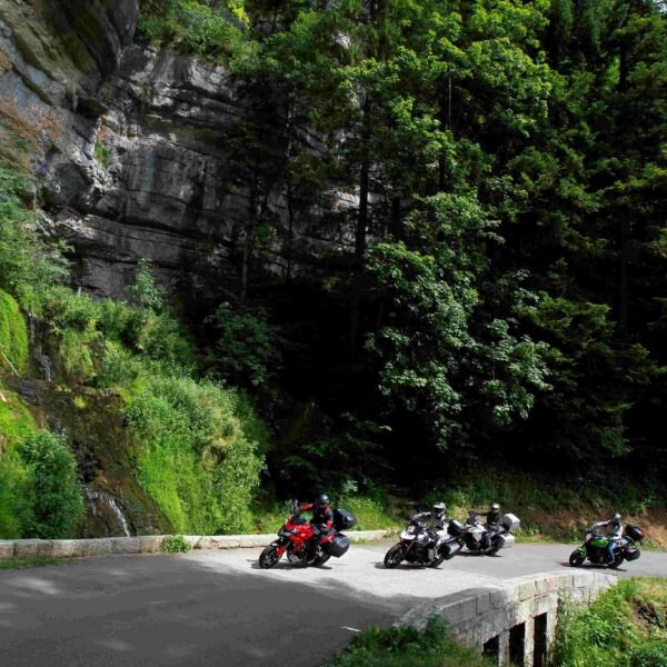 moto road trip doubs loue pays horloger motards vallées