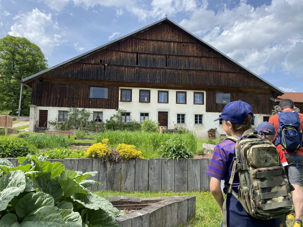 bezoek aan de Comtoiseboerderij, kindertuin pays horloger