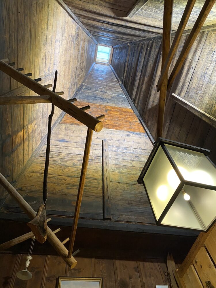 Comtoise interieur tuyé boerderij pays horloger
