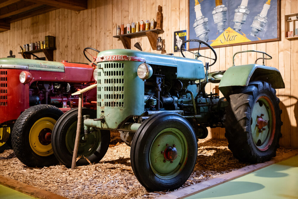Joseph Tractors Museum van Weleer pays horloger