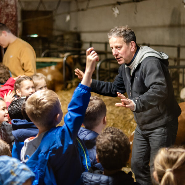ferme étable Dominque enfants pays horloger