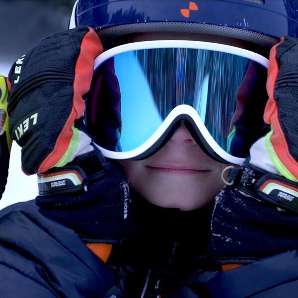 Abfahrtski für Kinder ©dmprod Skibrille für Kinder pays horloger Winteraktivitäten im Schnee