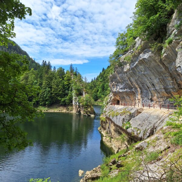 doubs vallée saut du doubs pays horloger printemps randonnée