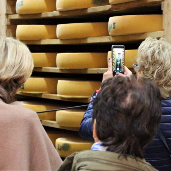 comté fruitière visite cave affinage pays horloger