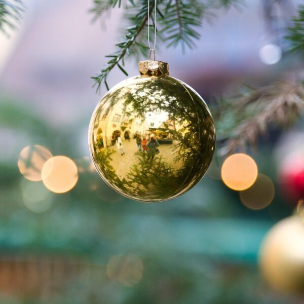 marché de noel pays horloger décoration sapin
