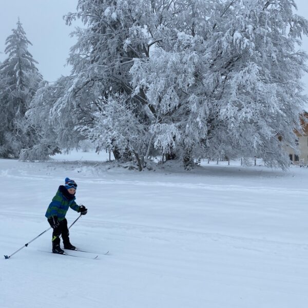 Langlauf für Kinder im Winter, Schnee, Le Russey, La Bosse